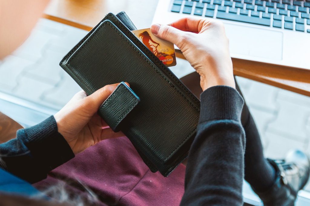 A woman getting her credit card for online payment